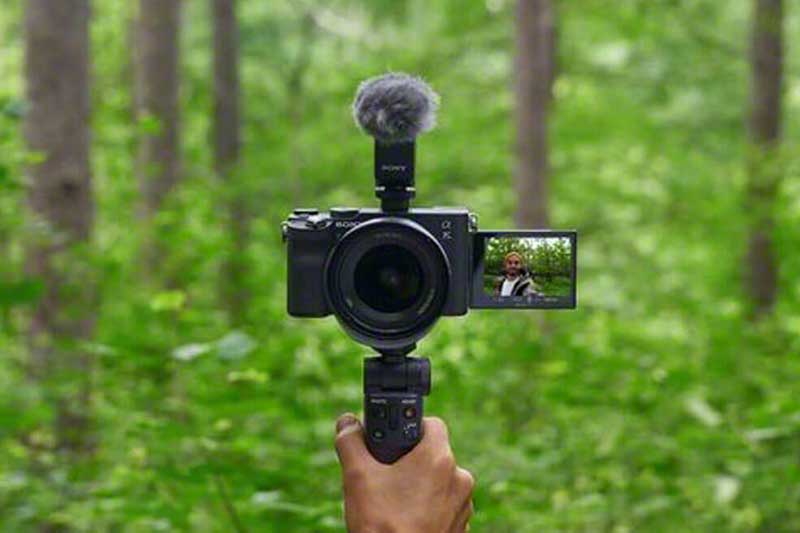 Image of camera on shooting grip, taking a selfie