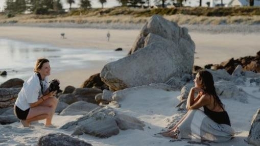 One-to-one - shooting a model at sunrise