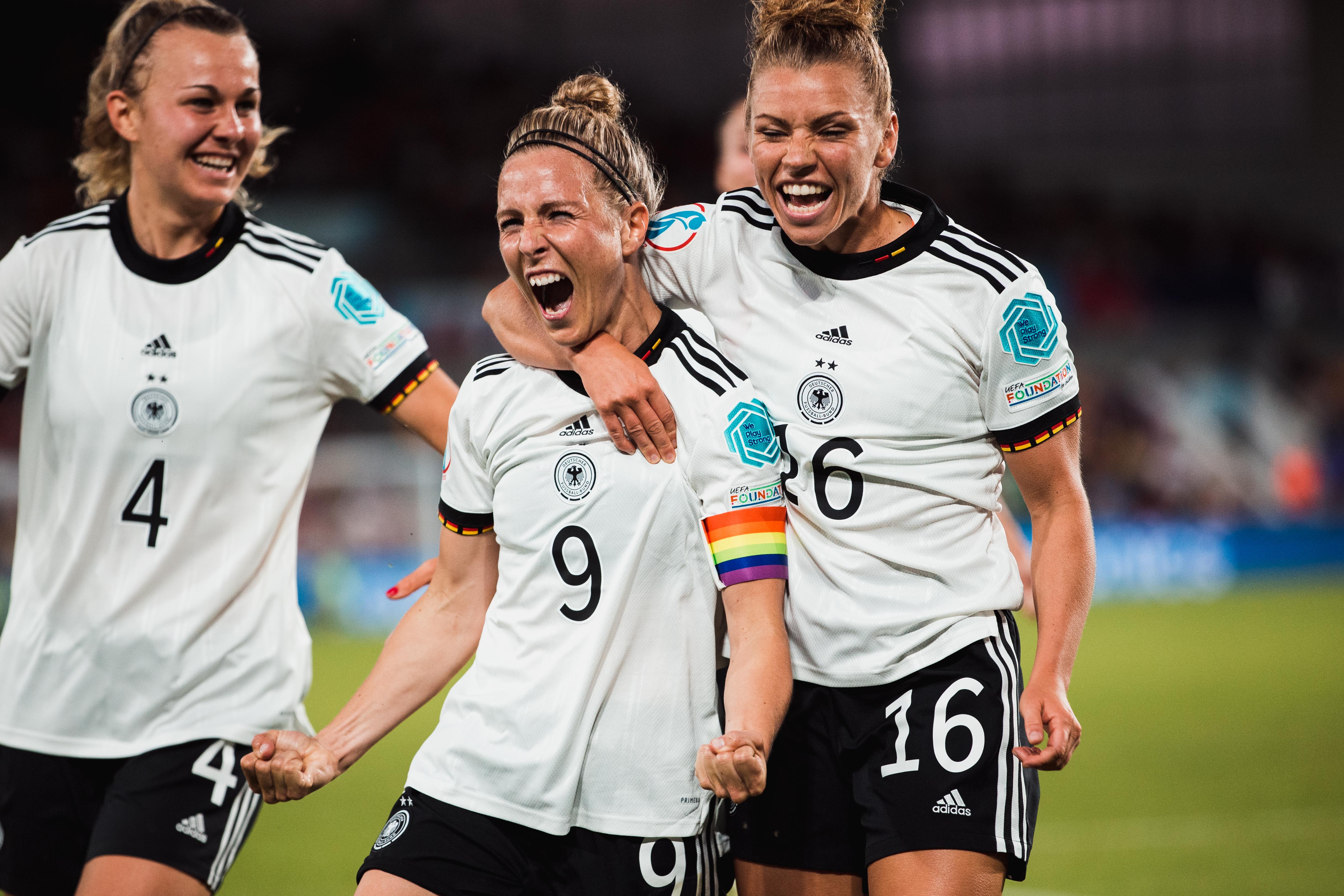 220708 - GERvDEN- 2521