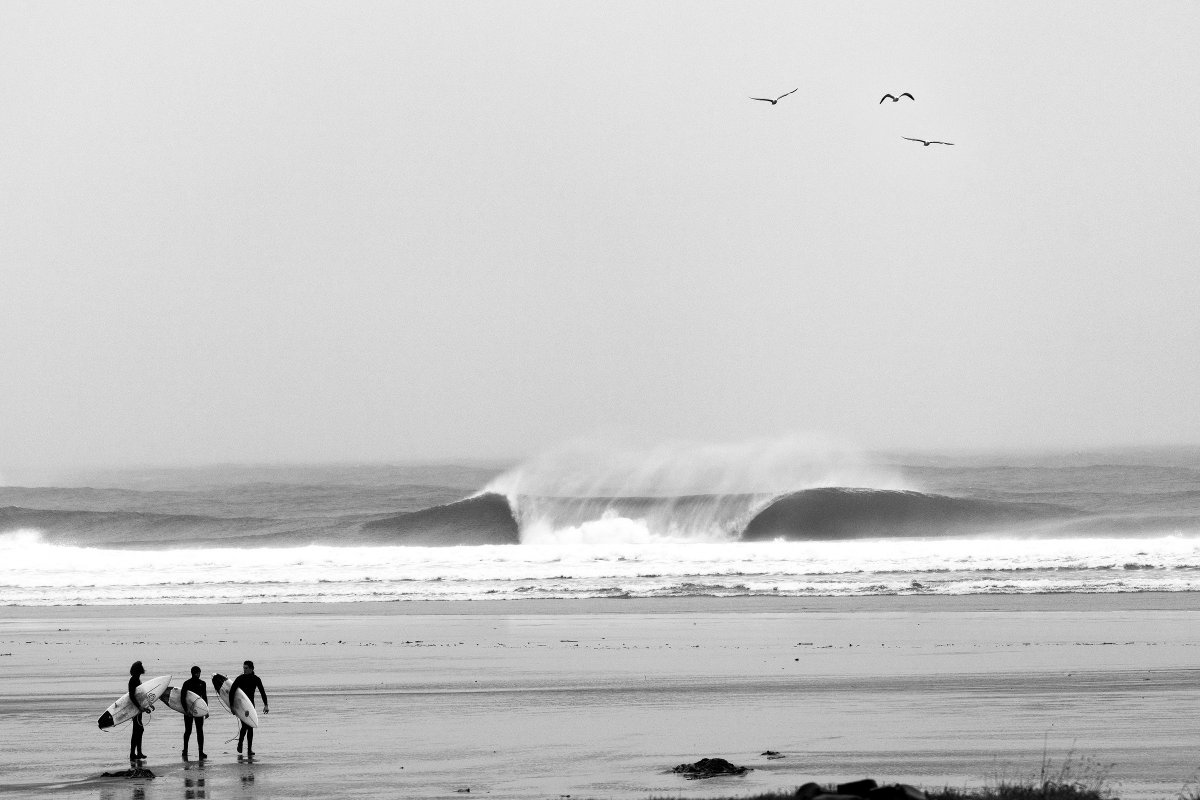 South Coast Surfers by Rambo Estrada